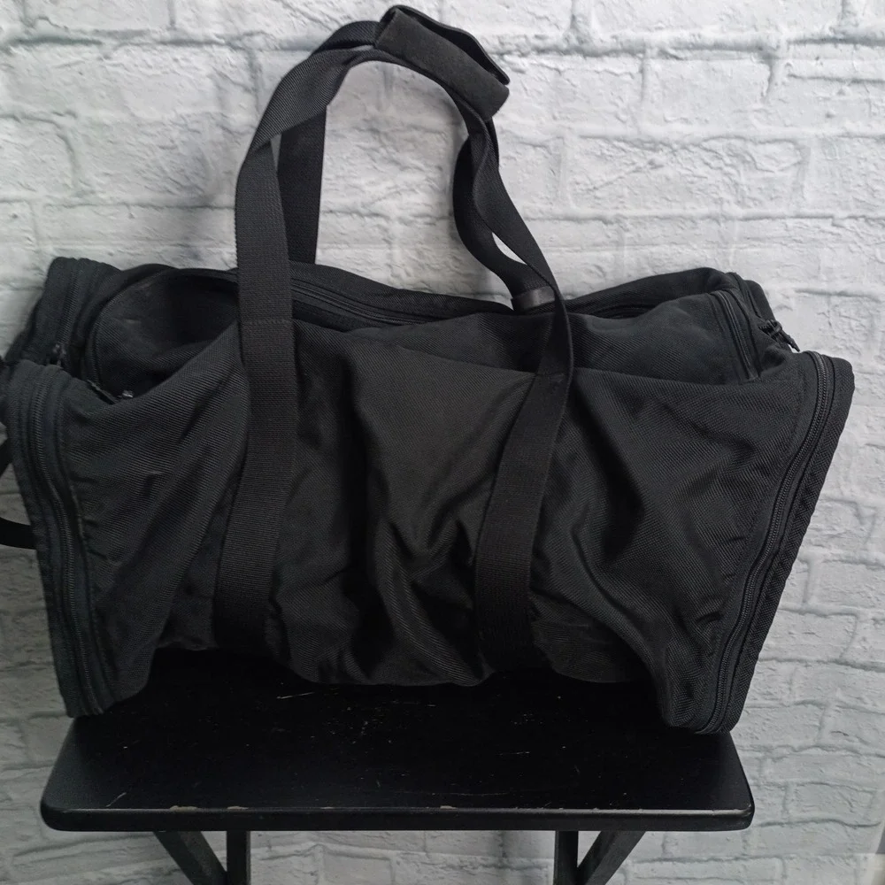 Tumi 269D3 Black Ballistic Nylon Expandable Duffel Travel Bag Weekender Luggage